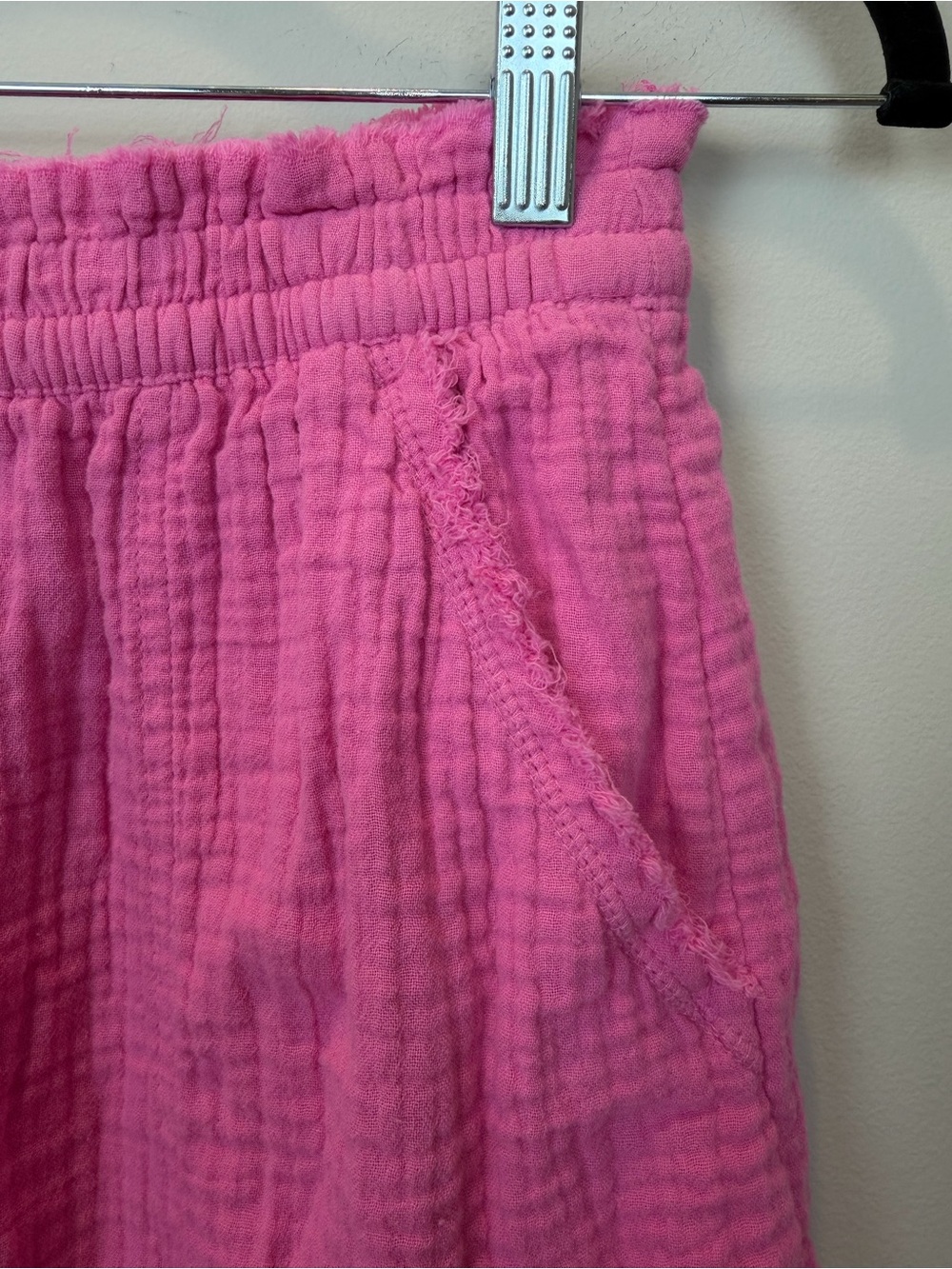 Aerie Pink Gauze Shorts Size S/P β Smocked Waist Ruffle Hem Boho - Picture 4 of 4